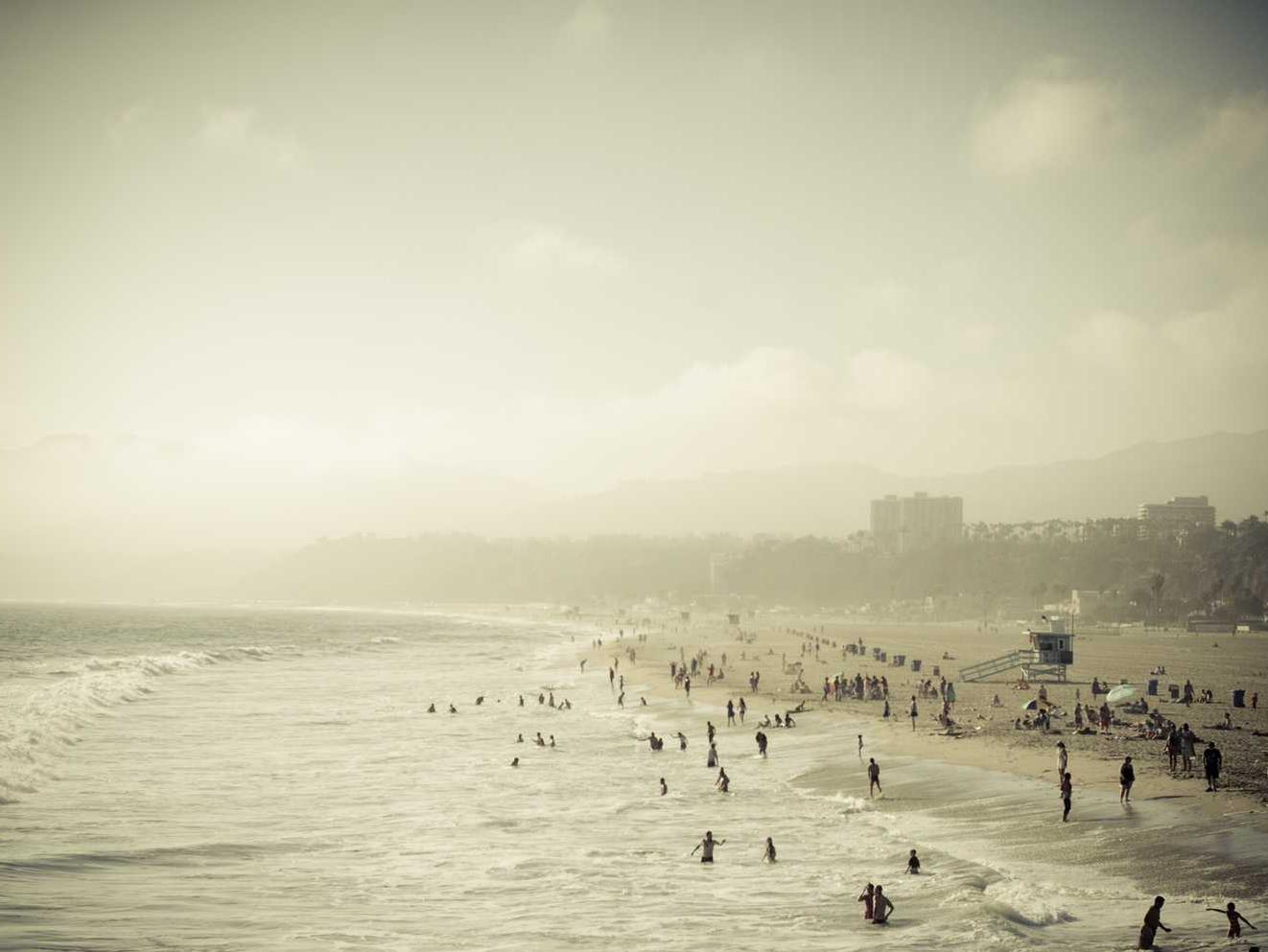 如何避免因游戏技术支持辅助导致的游戏攻击？