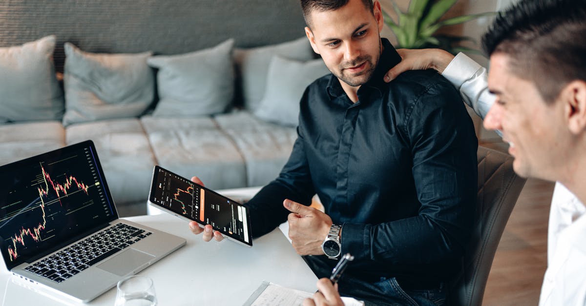 技术支持辅助与紧张但竞争激烈的游戏关系